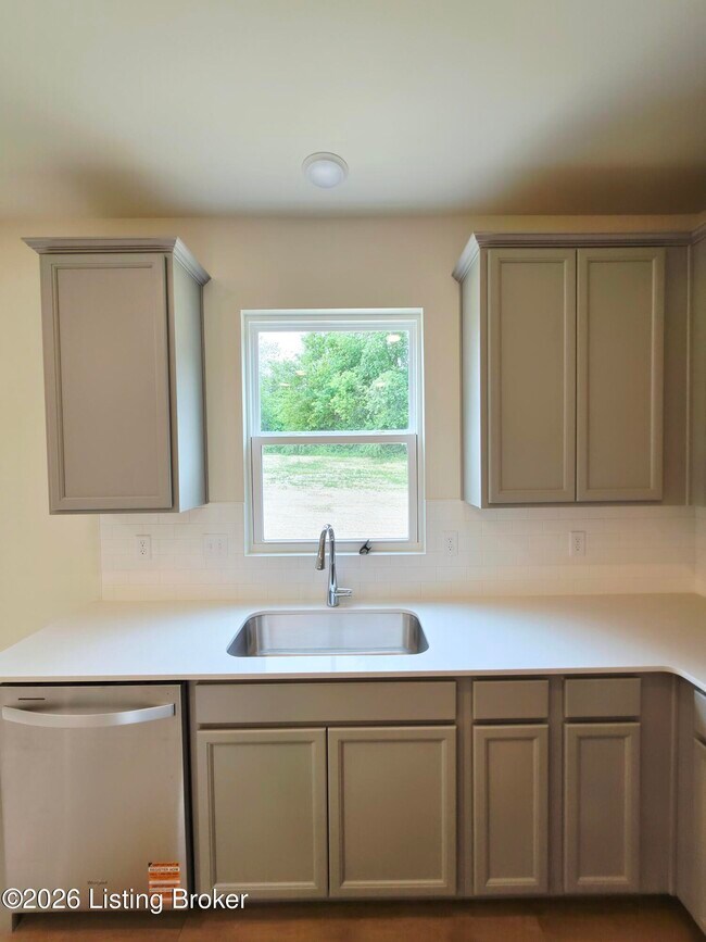 Building Photo - 8302 Fairmount Rd