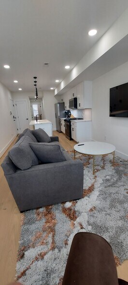 Building Photo - 808 12th St NE