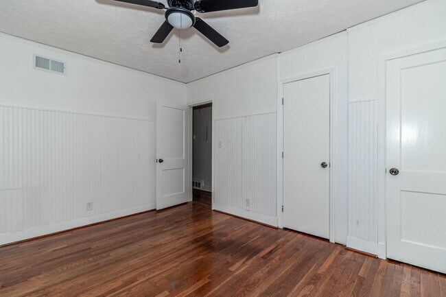 Building Photo - 2113 Cresswell Dr