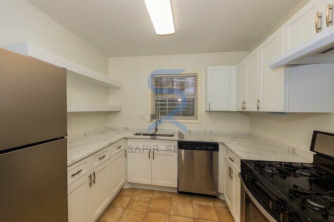 Building Photo - Move in before December 15th and get $100 OFF your rent for the first 3 months — PLUS a $250 Amaz...
