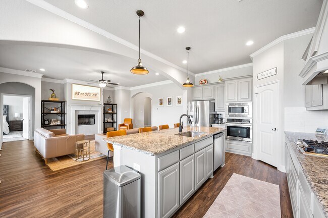 Building Photo - 1074 Waverly Dr