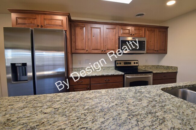 Building Photo - Pristine Remodeled Olive Grove 4 Bedroom 2...