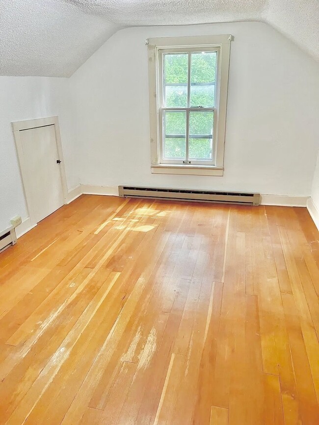 Building Photo - Adorable 4 Bed | 2 Bath in Longfellow