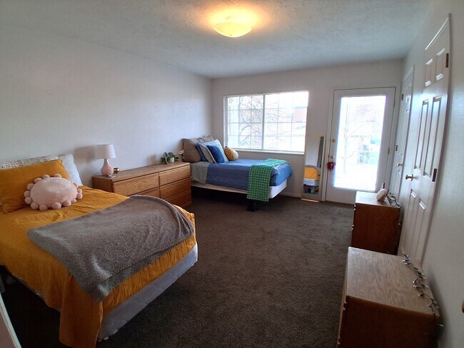 Building Photo - 588 N 500 E