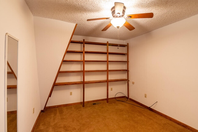 Building Photo - 2865 Old Thomson Rd