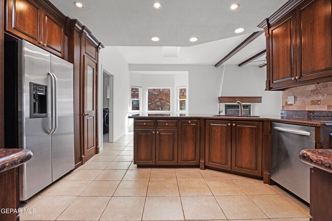 Building Photo - 7216 San Marino Dr