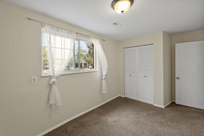 Building Photo - 4319 Millburn S