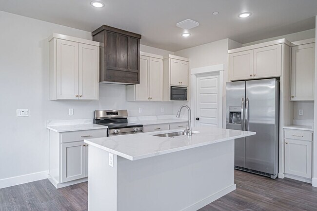 Building Photo - 2988 Huntshire Ave