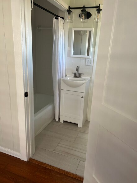 Building Photo - 3111 Elmer St