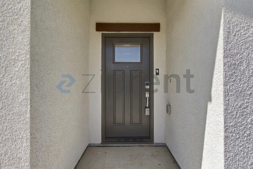 Building Photo - Unit