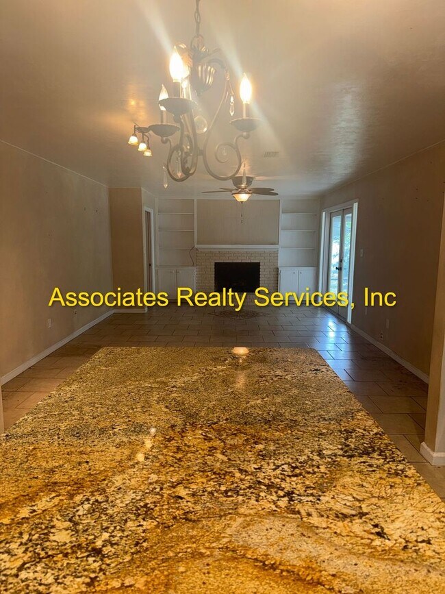 Building Photo - COMING SOON!!! Beautiful 4bed/3bath Corner Lot in Suburban Heights