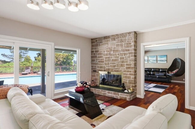 Building Photo - 25 Warmwood Way