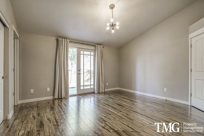 Building Photo - Stylish One-Level Living in East Vancouver!