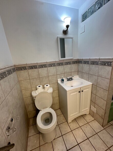 Building Photo - 38355 Vista Dr