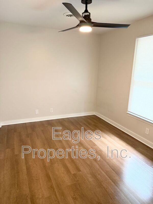 Building Photo - 1205 Simpson St