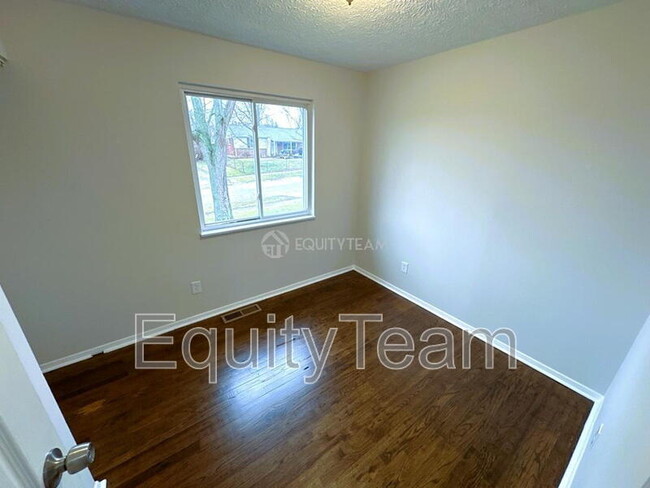 Building Photo - 10920 Crystalhill Ct