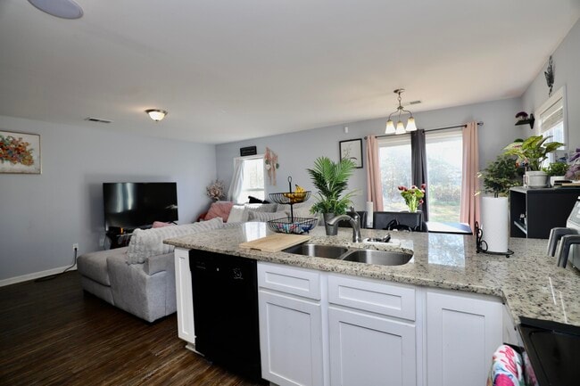 Building Photo - 1009 Providence Plantation Dr