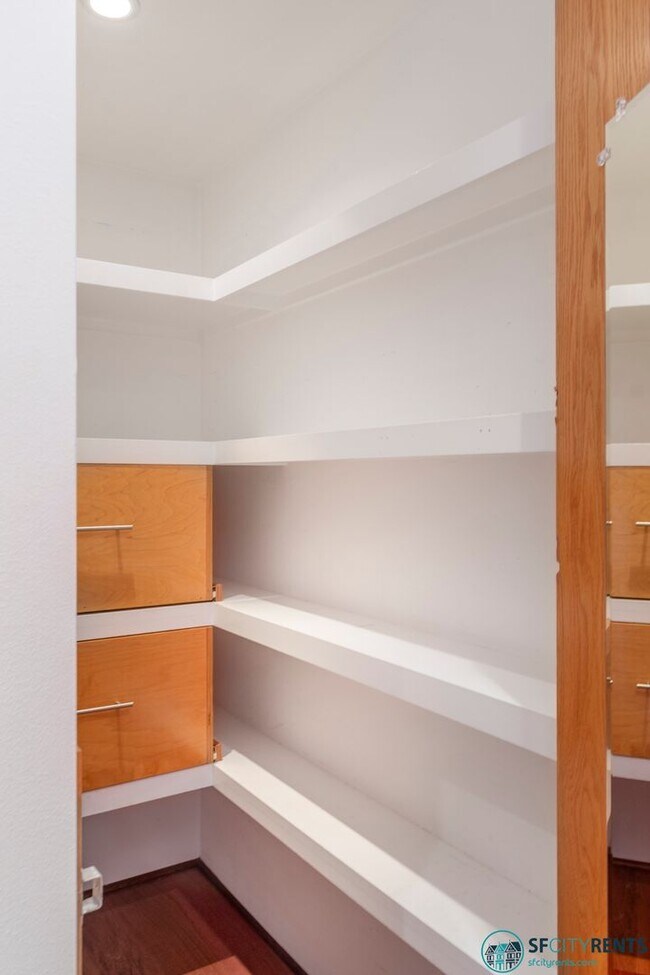 Building Photo - Union Square: Remodeled 1 Bed 1 Bath Corne...