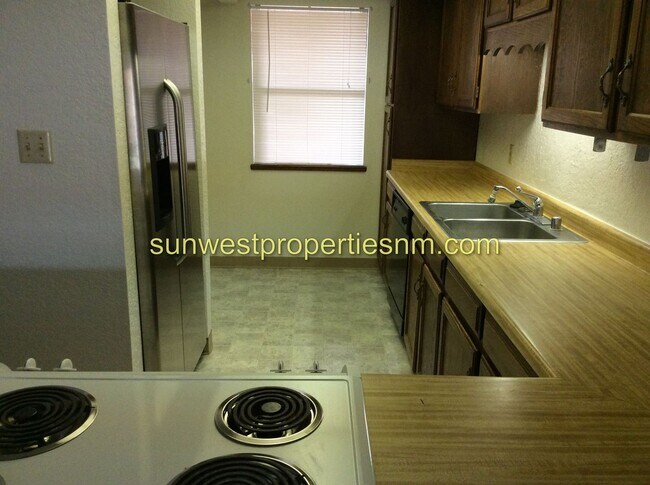Building Photo - 3 Bed, 2.5 bath Condo