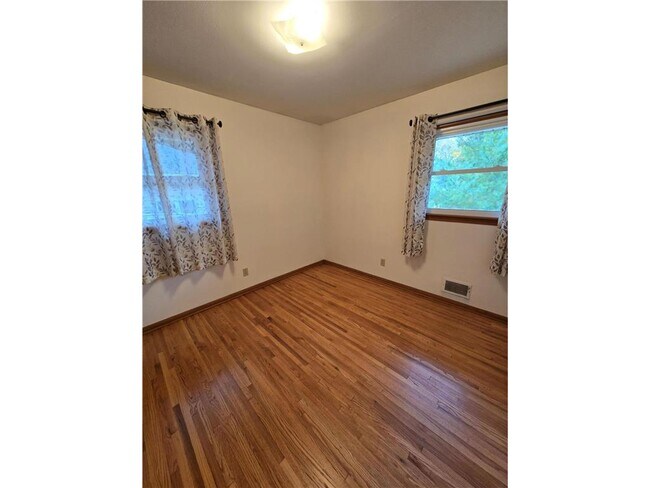 Building Photo - 3209 Welcome Ave N