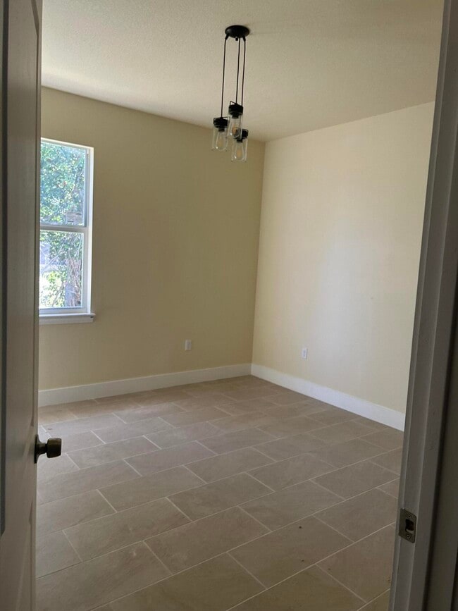 Building Photo - 768 Lindo Ln