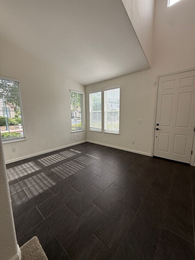 Building Photo - 3 Bedroom, 3.