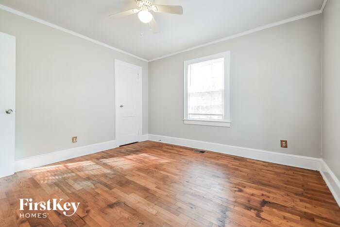 Building Photo - 1370 Westboro Dr SW