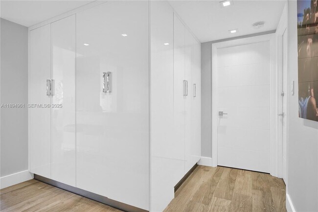 Building Photo - 1985 S Ocean Dr