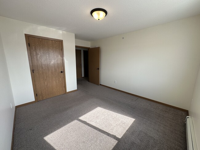 Building Photo - Pond Apartments