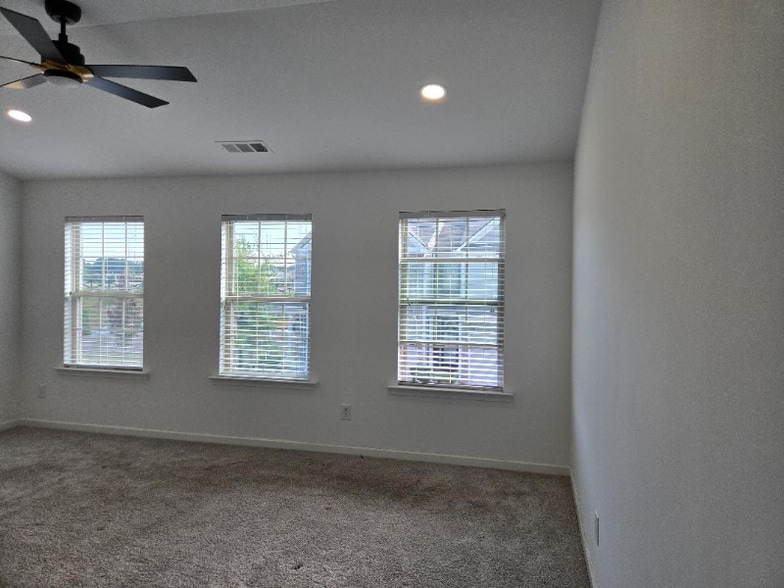 Building Photo - 5535 Fairhaven Pl
