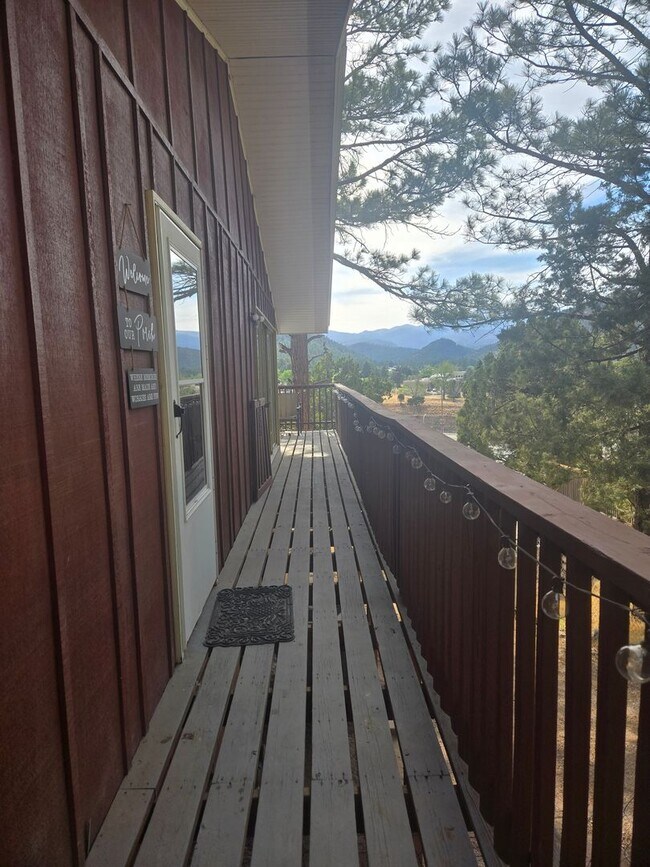 Building Photo - Furnished Four Bedroom Home With Sierra Bl...
