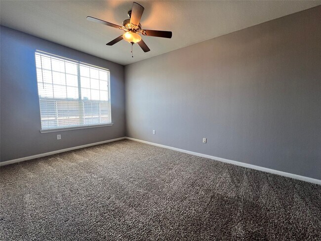 Building Photo - 7575 Kirby Dr
