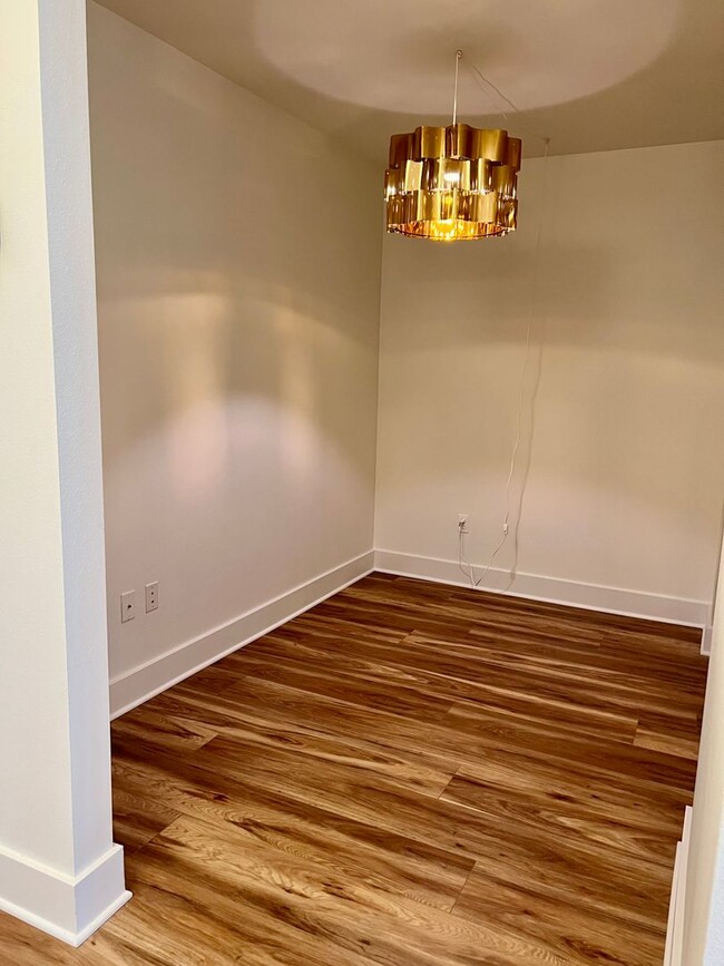 Building Photo - Stunning, Luxe Condo in Ballard! Two Beds ...