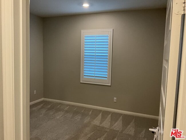 Building Photo - 20909 Mountain Gate Dr