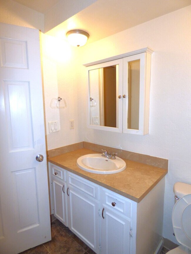 Building Photo - Rent Special: 1/2 Off April's Rent!! 3 bed 2 bath Home in North Salem