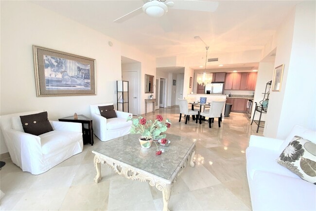 Building Photo - 801 S Olive Ave