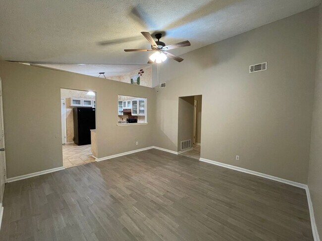 Building Photo - Home For Rent