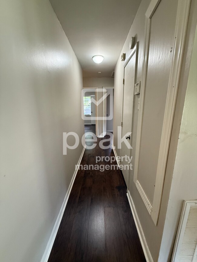 Building Photo - $1,249! 3Bed/ 1 Bath House! Located north ...