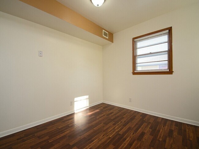Building Photo - 5115 S 48th Ave