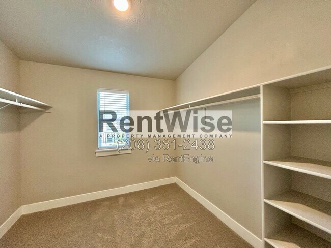 Building Photo - 5925 W Sprig Dr