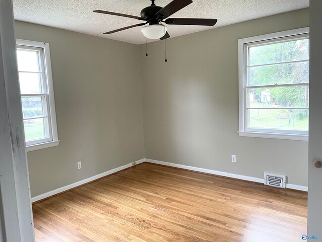 Building Photo - 612 Drummond Rd SW