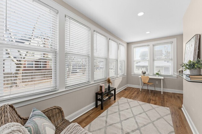 Building Photo - 94-96-96 Montrose St