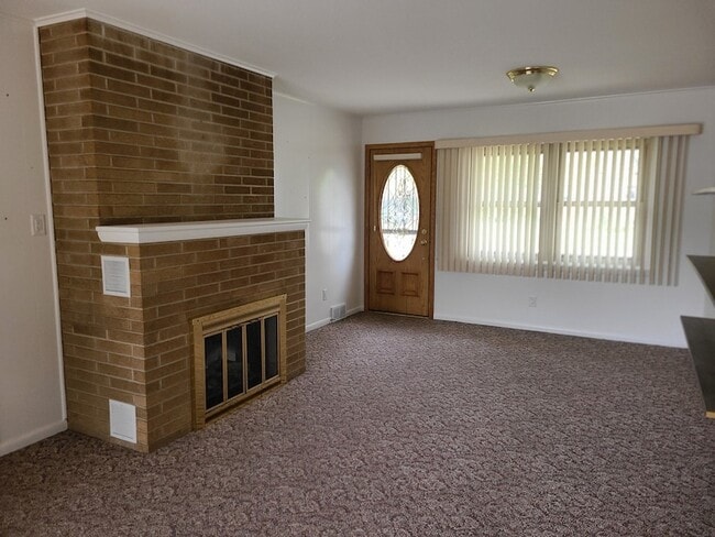 Building Photo - 403 Oak St