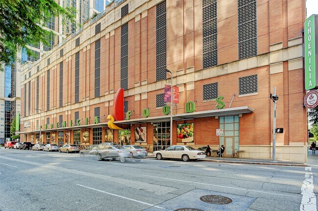 Building Photo - 201 Main St