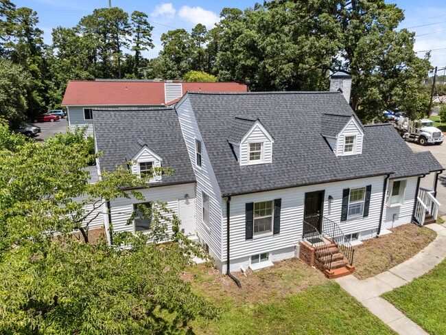 Building Photo - 806 Gorman St