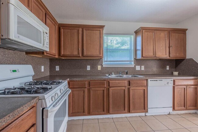 Building Photo - 10203 Azalea Village Dr