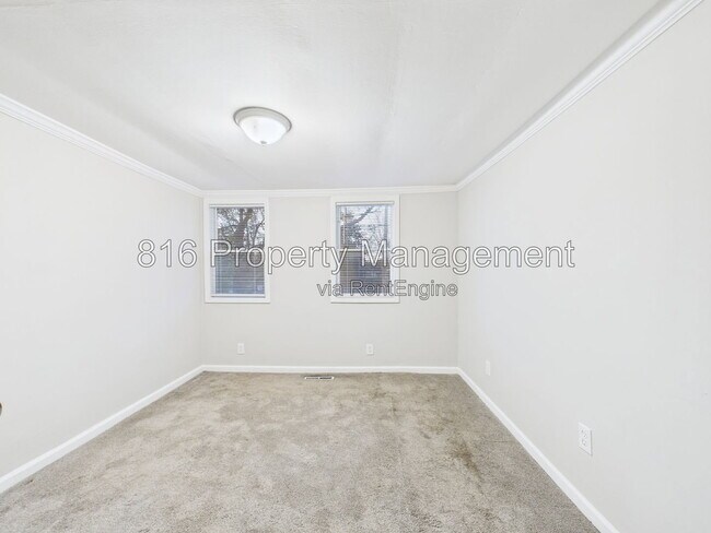 Building Photo - 126 S Village Terrace