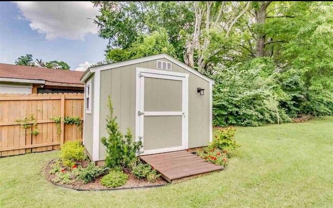 Building Photo - 605 48th St S