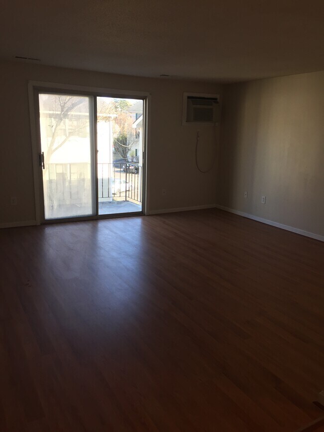 Building Photo - 1261 Church St