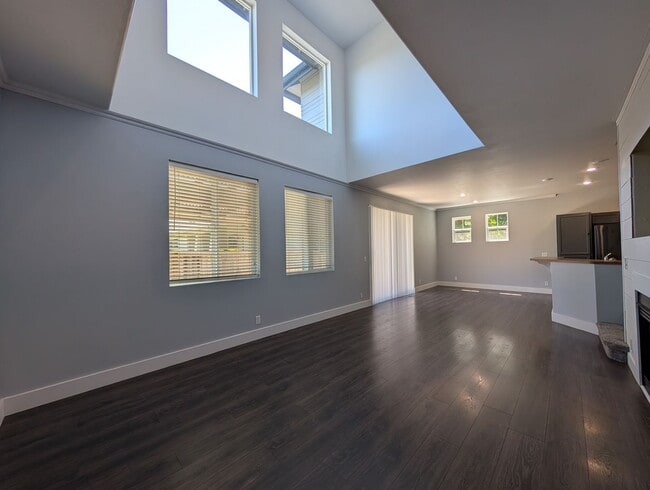 Building Photo - Beautiful 3-Bedroom, 2-Bath Home In The Barger Area of Eugene